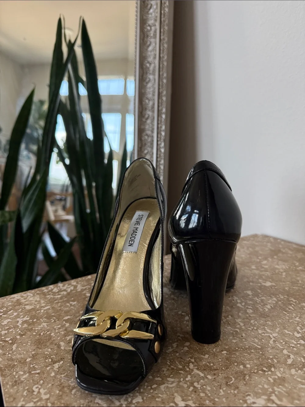 Steve Madden Black Patent Peep Toe Pumps Gold Chain Block Heel Size 8